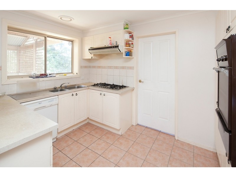 94 John Fawkner Dr, Endeavour Hills VIC 3802