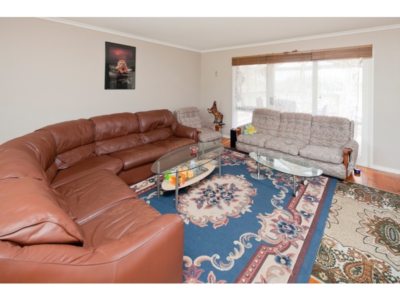 94 John Fawkner Dr, Endeavour Hills VIC 3802