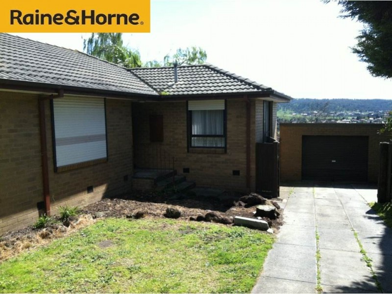 9 Monteith Cr, Endeavour Hills VIC 3802