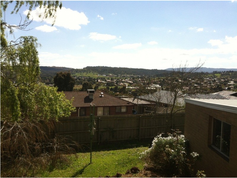 9 Monteith Cr, Endeavour Hills VIC 3802