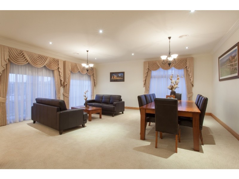 6 Blue Wren Place, Berwick VIC 3806