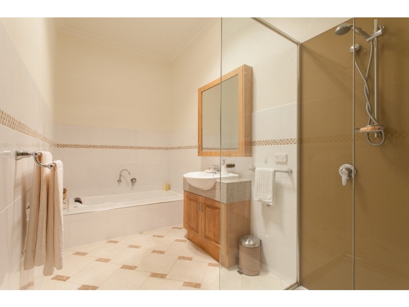 6 Blue Wren Place, Berwick VIC 3806