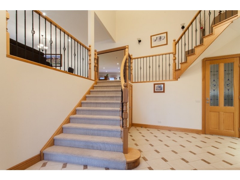 6 Blue Wren Place, Berwick VIC 3806