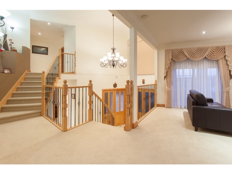 6 Blue Wren Place, Berwick VIC 3806