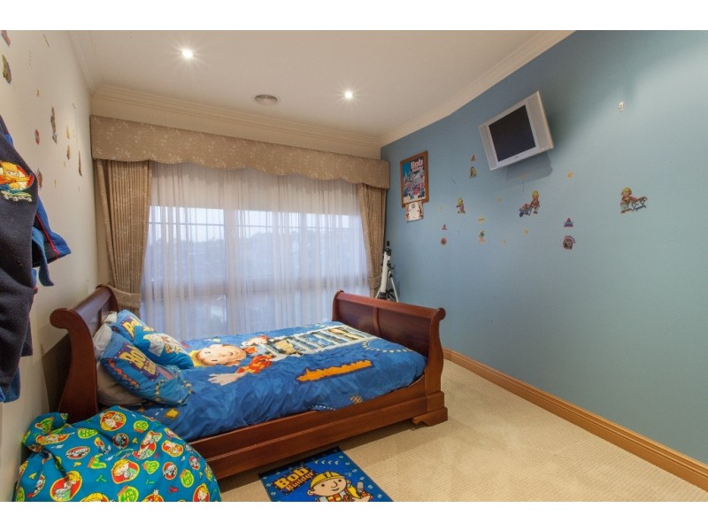 6 Blue Wren Place, Berwick VIC 3806