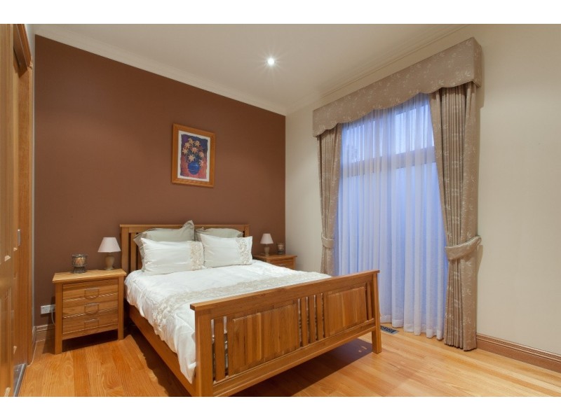 6 Blue Wren Place, Berwick VIC 3806