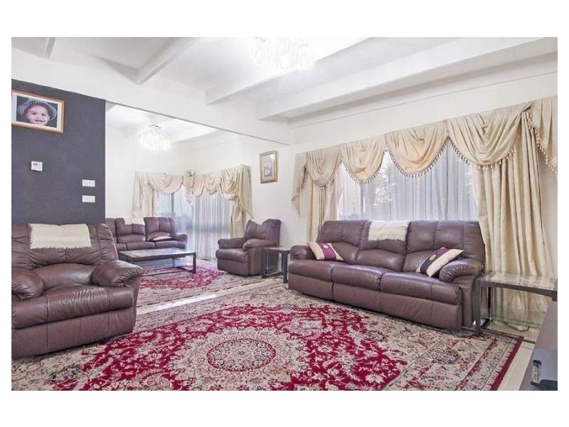 39 John Edgcumbe Way, Endeavour Hills VIC 3802