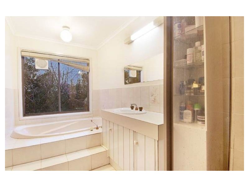 39 John Edgcumbe Way, Endeavour Hills VIC 3802