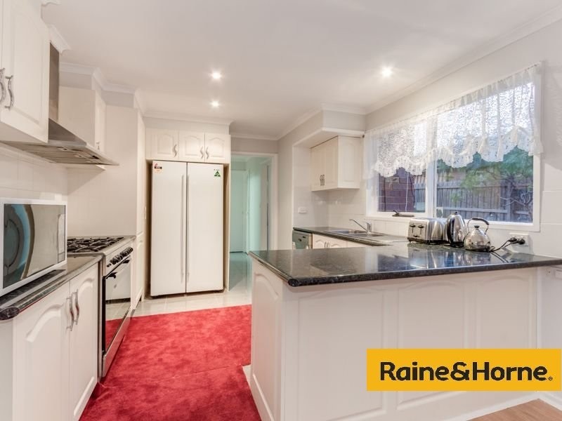 11 Lawson Way, Endeavour Hills VIC 3802