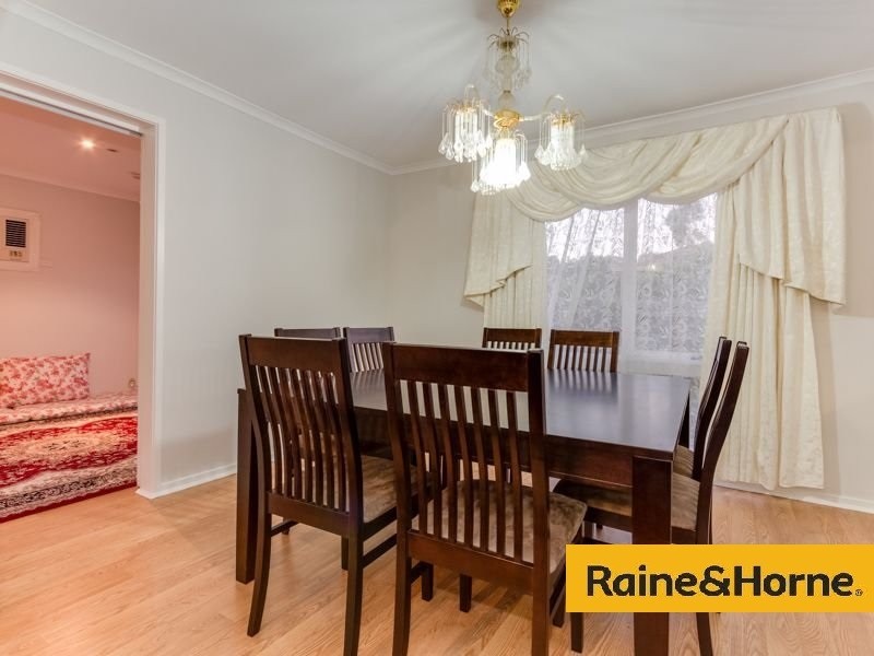 11 Lawson Way, Endeavour Hills VIC 3802