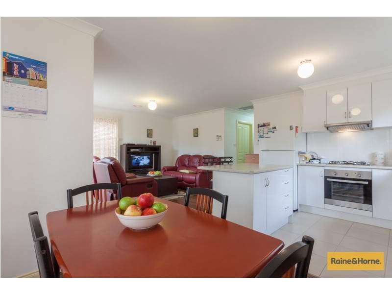 2/19 Pittosporum Grove, Doveton VIC 3177