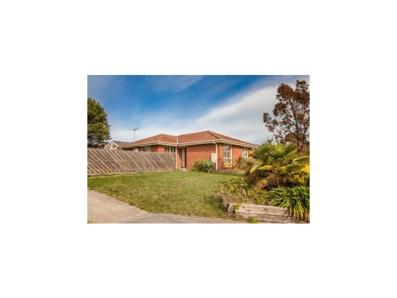 1 Struan Avenue, Endeavour Hills VIC 3802