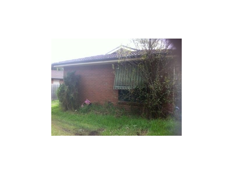 33 Amalfi Drive, Endeavour Hills VIC 3802