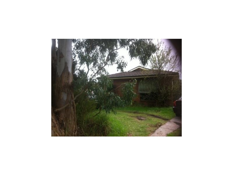 33 Amalfi Drive, Endeavour Hills VIC 3802