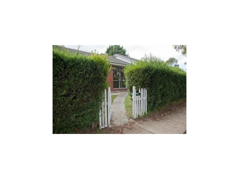 2 Lewisham Close, Hampton Park VIC 3976
