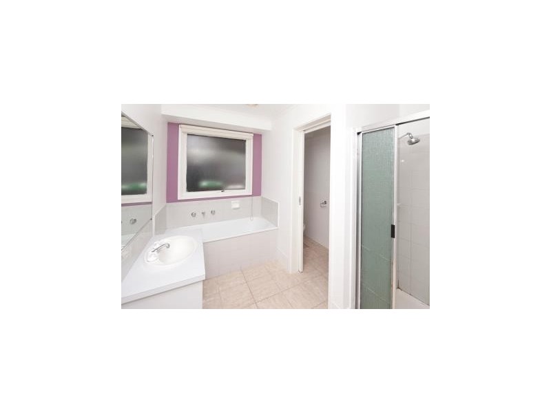 2 Lewisham Close, Hampton Park VIC 3976