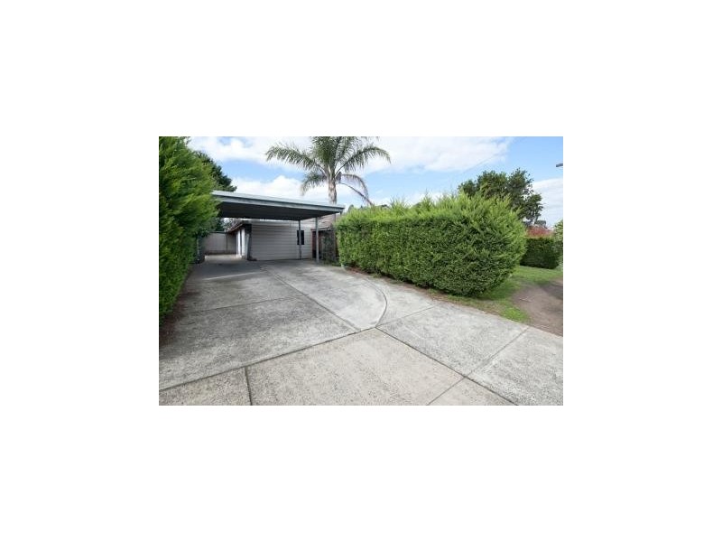 2 Lewisham Close, Hampton Park VIC 3976