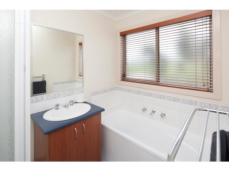 2 The Estuary, Hallam VIC 3803