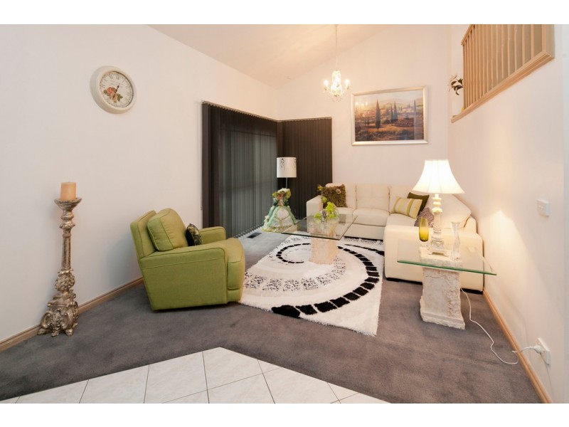 5 Naila Cl, Endeavour Hills VIC 3802