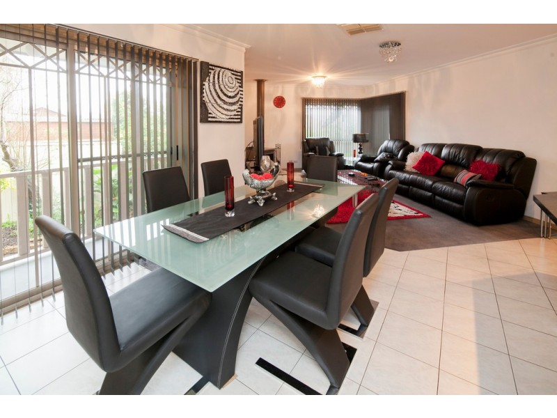 5 Naila Cl, Endeavour Hills VIC 3802