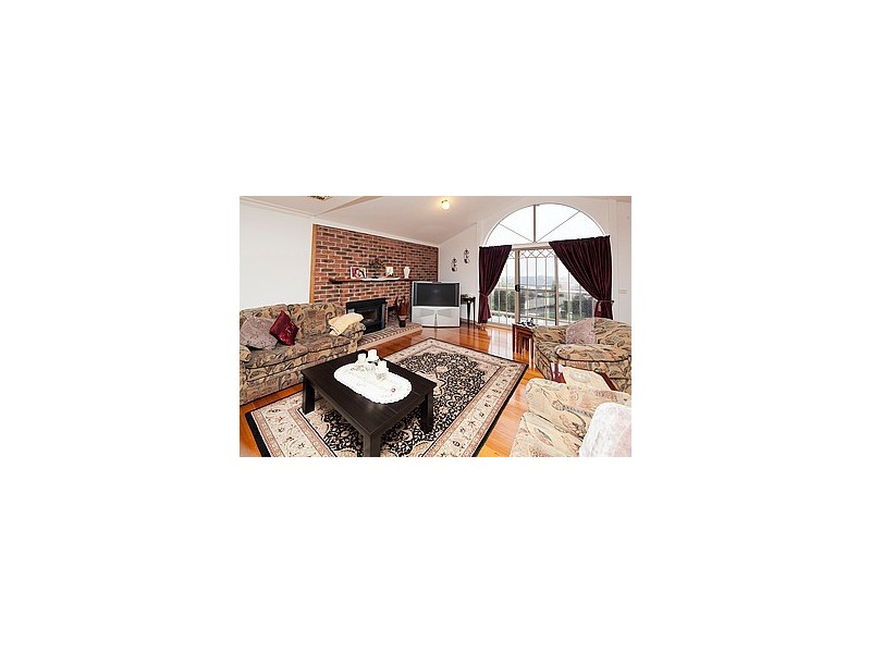 5 Naila Cl, Endeavour Hills VIC 3802