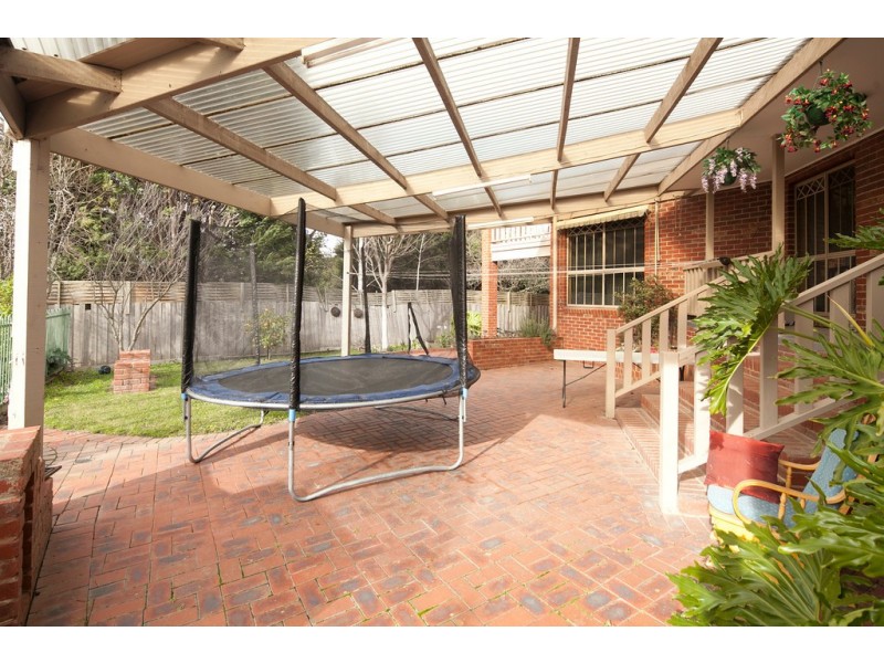 5 Naila Cl, Endeavour Hills VIC 3802