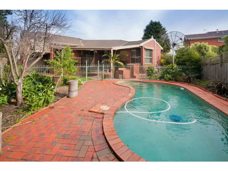 5 Naila Cl, Endeavour Hills VIC 3802