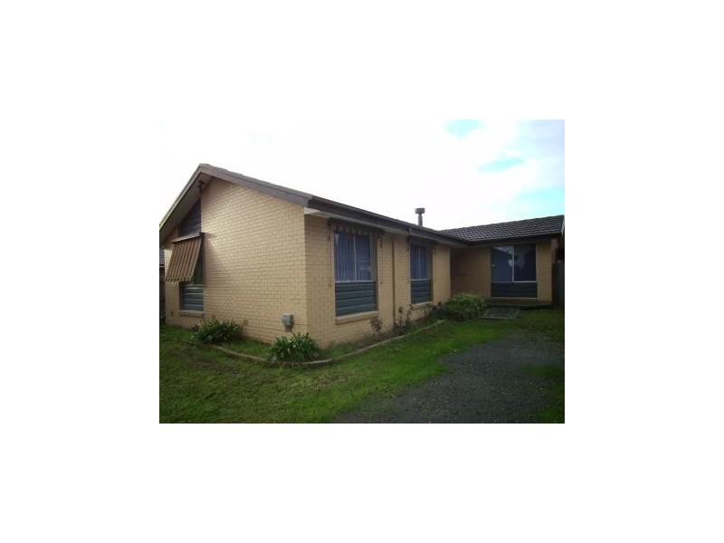 35 Amalfi Drive, Endeavour Hills VIC 3802