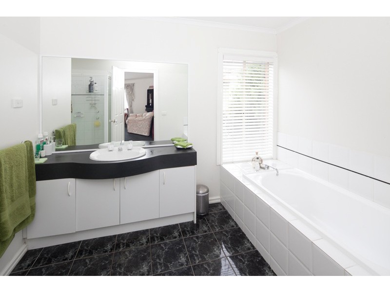 2 Minett Court, Narre Warren VIC 3805