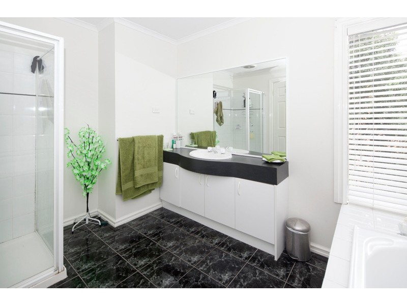 2 Minett Court, Narre Warren VIC 3805