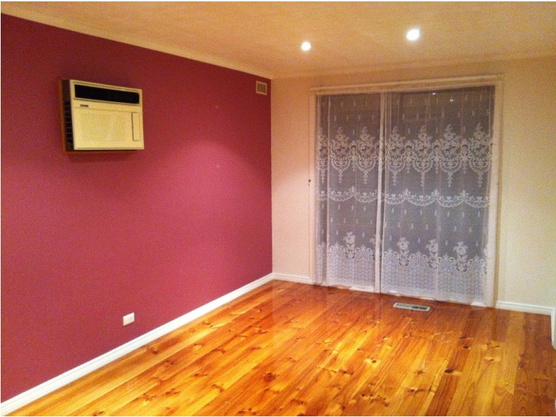 63 Sydney Parkinson Ave, Endeavour Hills VIC 3802