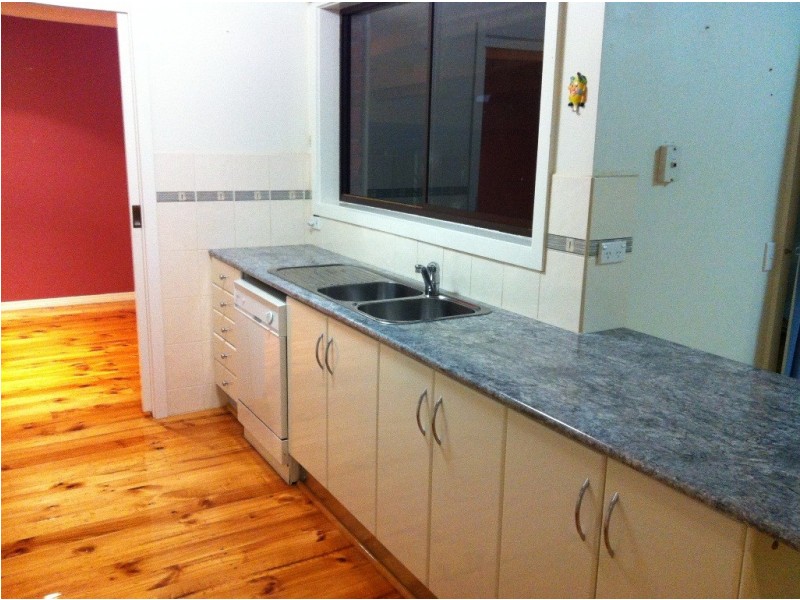 63 Sydney Parkinson Ave, Endeavour Hills VIC 3802