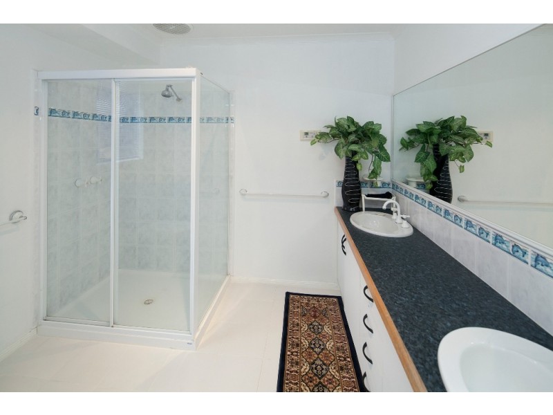 24 Rendell Place, Hampton Park VIC 3976