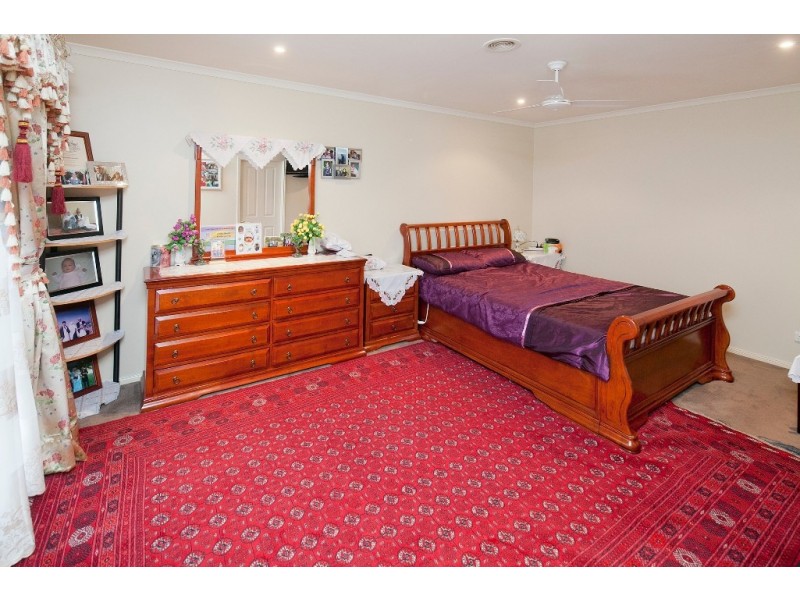 24 Rendell Place, Hampton Park VIC 3976