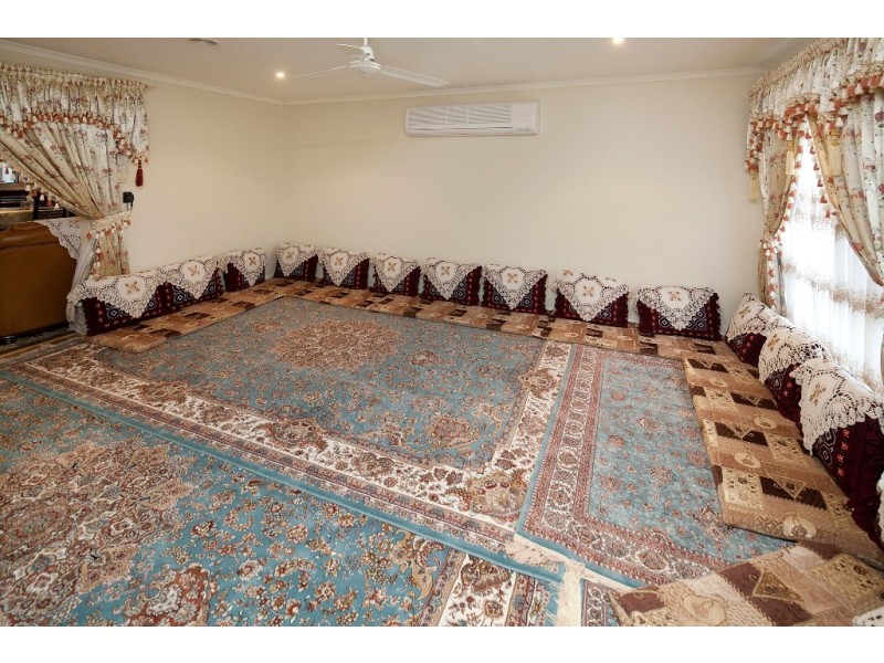 24 Rendell Place, Hampton Park VIC 3976