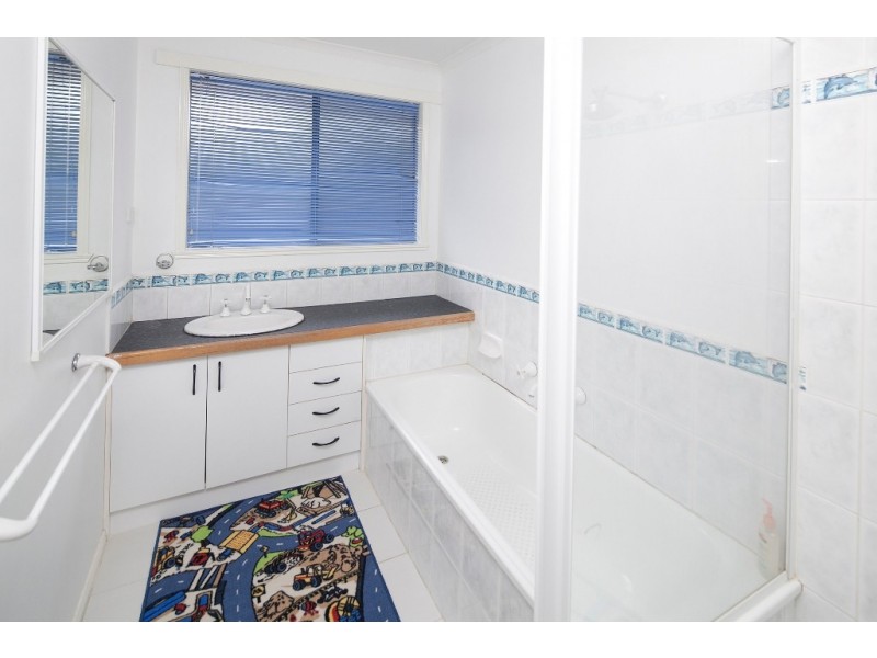 24 Rendell Place, Hampton Park VIC 3976