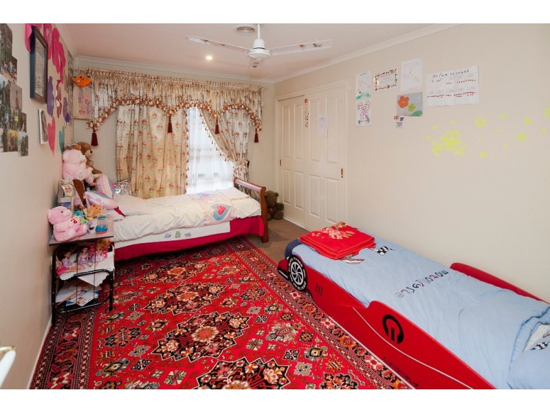 24 Rendell Place, Hampton Park VIC 3976