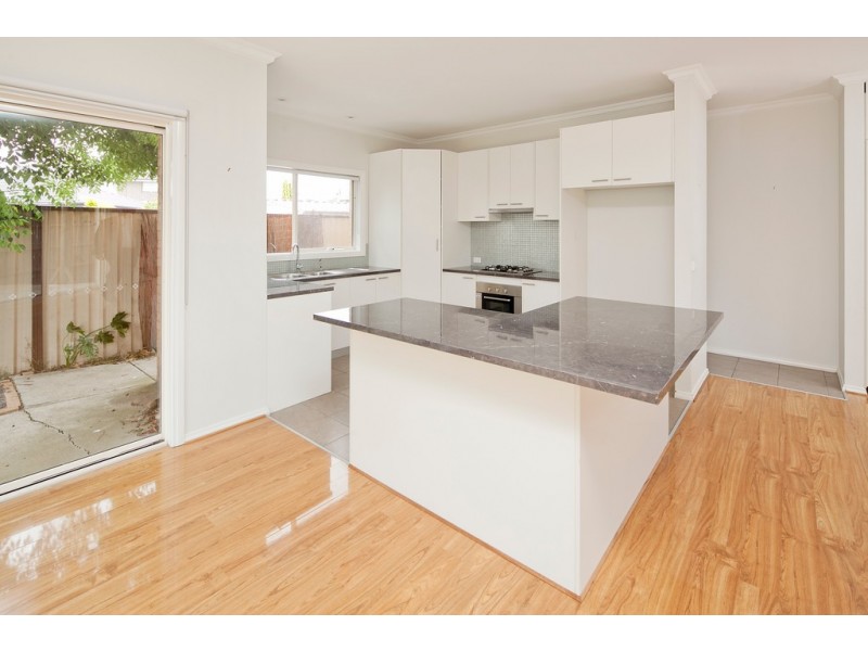 2/4 Riseley Court, Keysborough VIC 3173