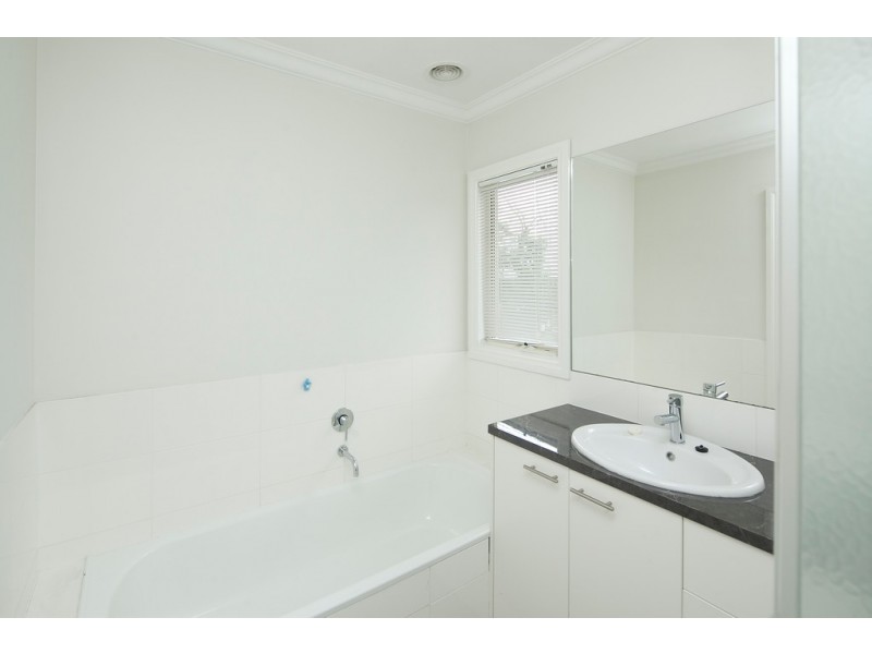 2/4 Riseley Court, Keysborough VIC 3173