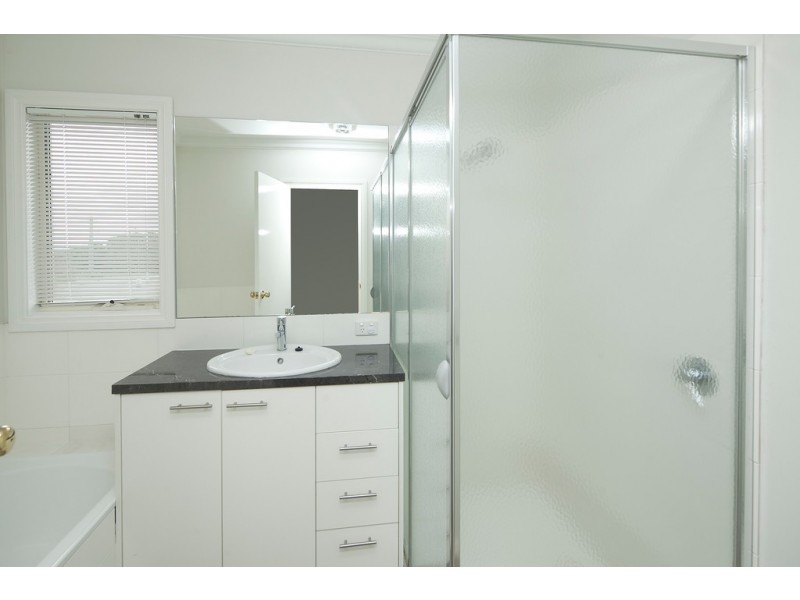 2/4 Riseley Court, Keysborough VIC 3173