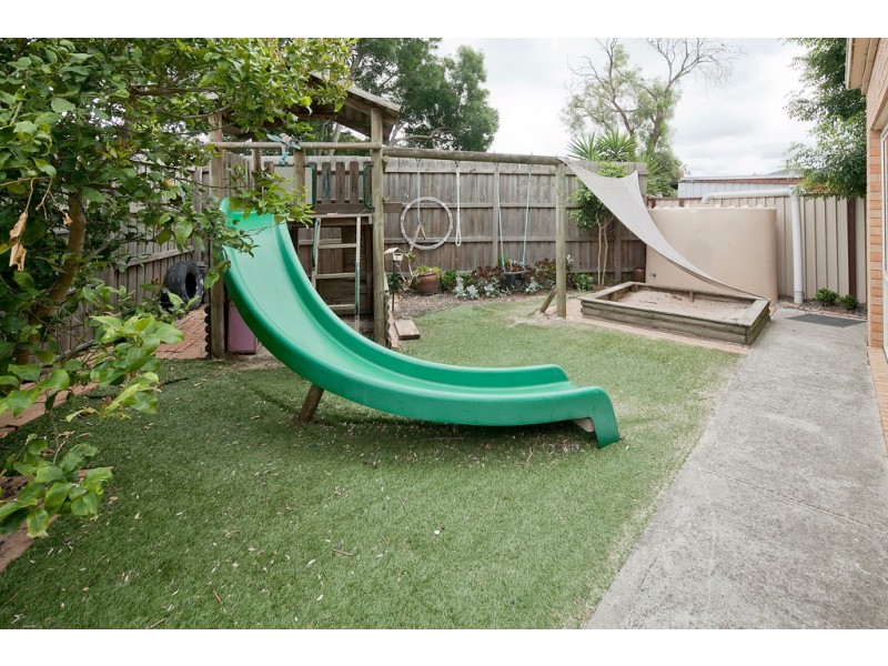 2/4 Riseley Court, Keysborough VIC 3173