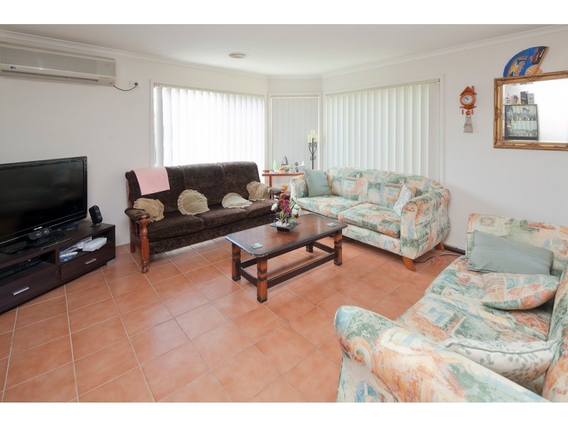 24 Elanora Way, Hampton Park VIC 3976