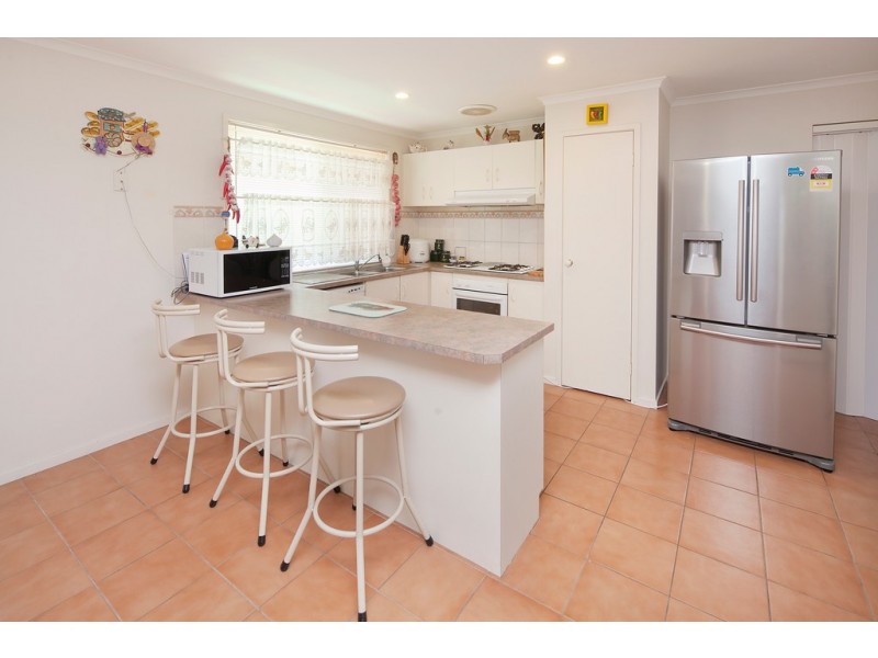 24 Elanora Way, Hampton Park VIC 3976