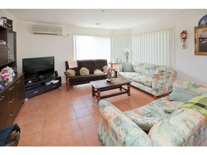 24 Elanora Way, Hampton Park VIC 3976