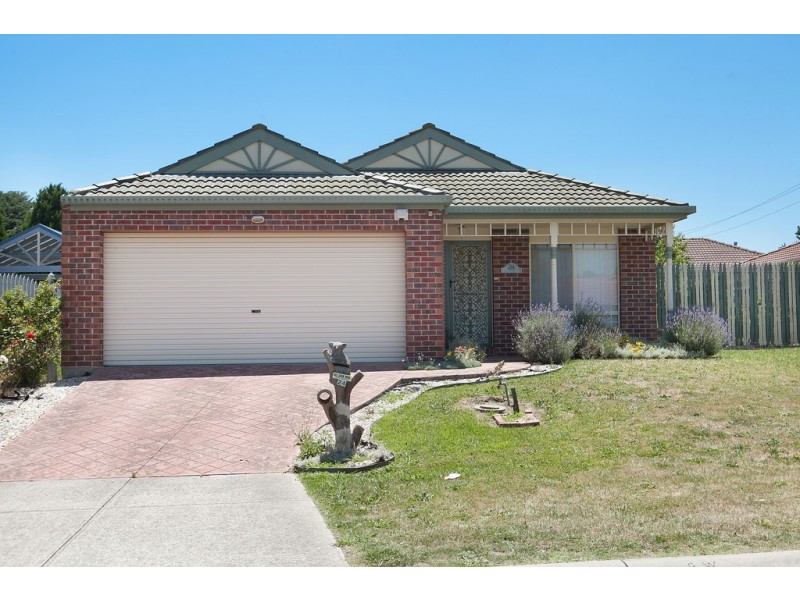 24 Elanora Way, Hampton Park VIC 3976