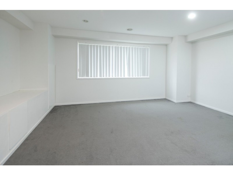 31 Breamlea Way, Cranbourne West VIC 3977