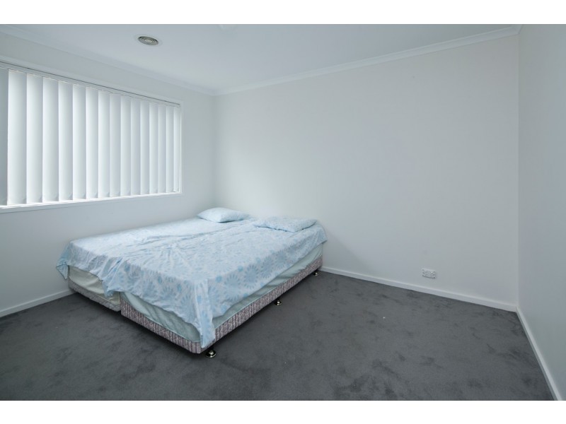 31 Breamlea Way, Cranbourne West VIC 3977