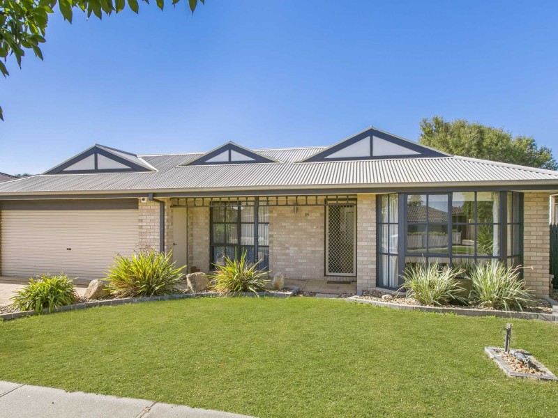 59 Hamilton Dr, Cranbourne North VIC 3977