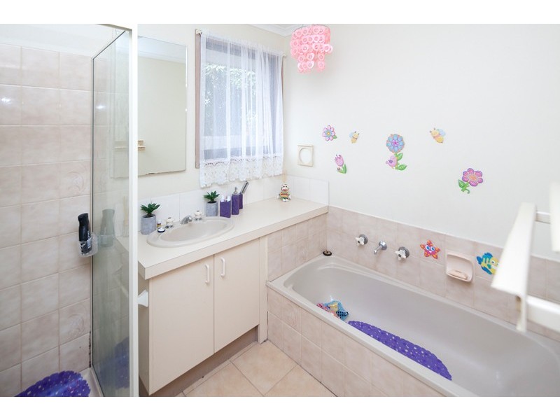 4 Cypress Ct, Cranbourne North VIC 3977