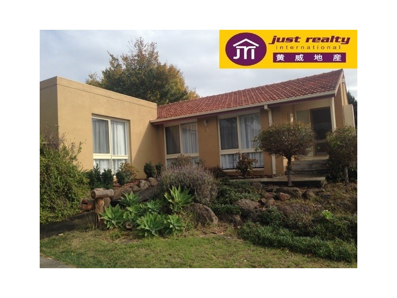 61 Essex Park Drive, Endeavour Hills VIC 3802